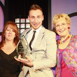 Marek Dziankowski collecting his award